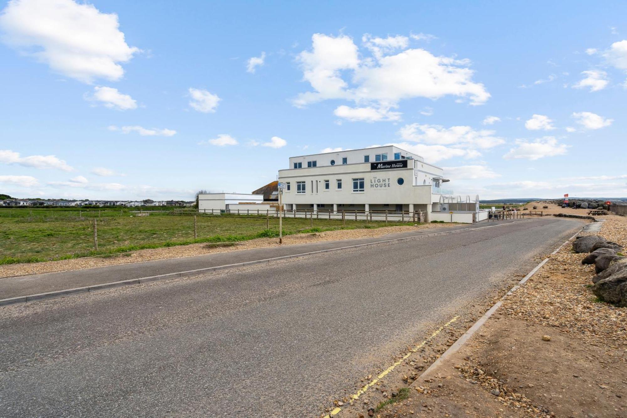 Marine House Hotel Лимингтън Екстериор снимка