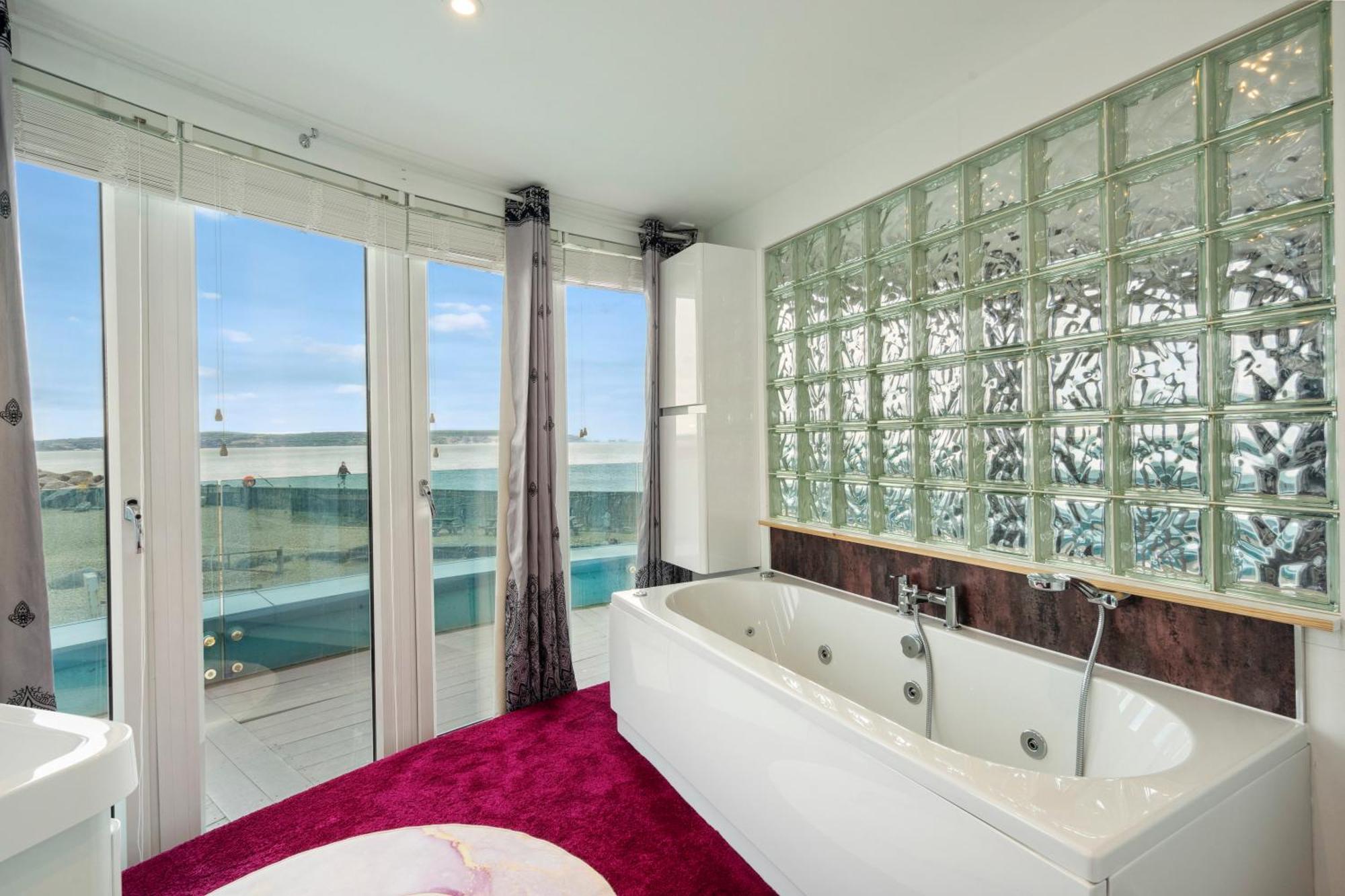 Marine House Hotel Лимингтън Екстериор снимка
